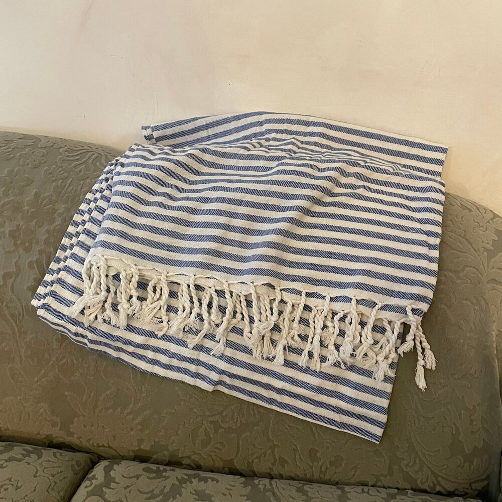 Blue & White Wrap/Scarf -100% Cotton - Picture 5 of 7